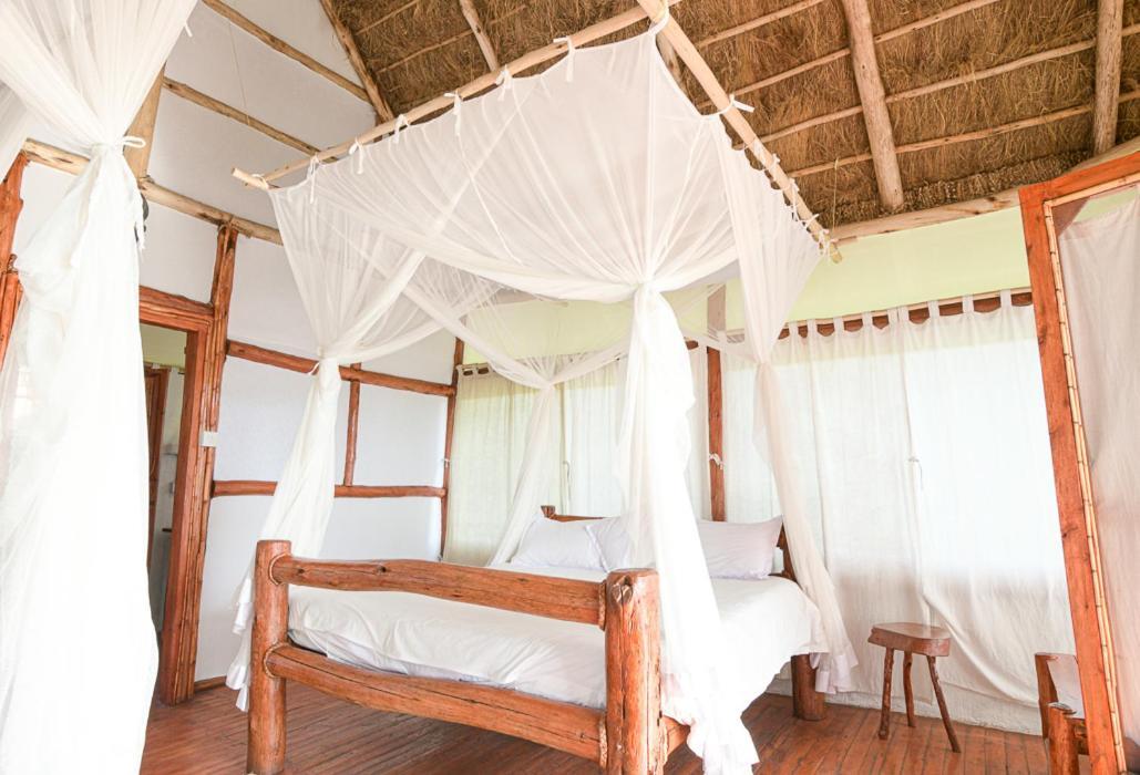 Готель Kazinga Wilderness Safari Camp Касесе Екстер'єр фото