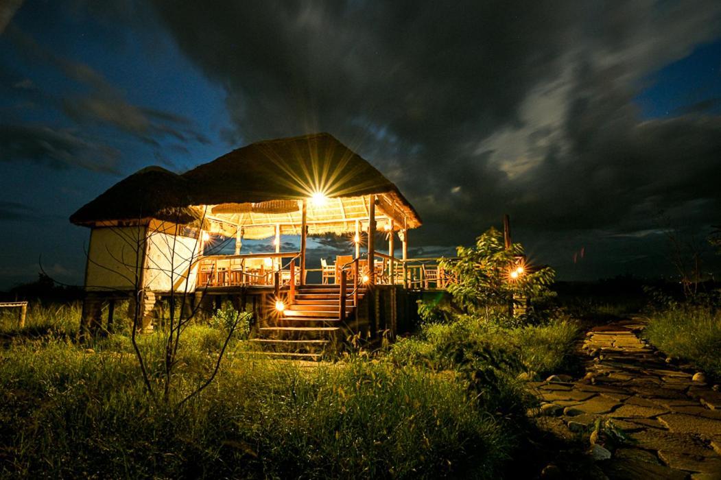 Готель Kazinga Wilderness Safari Camp Касесе Екстер'єр фото