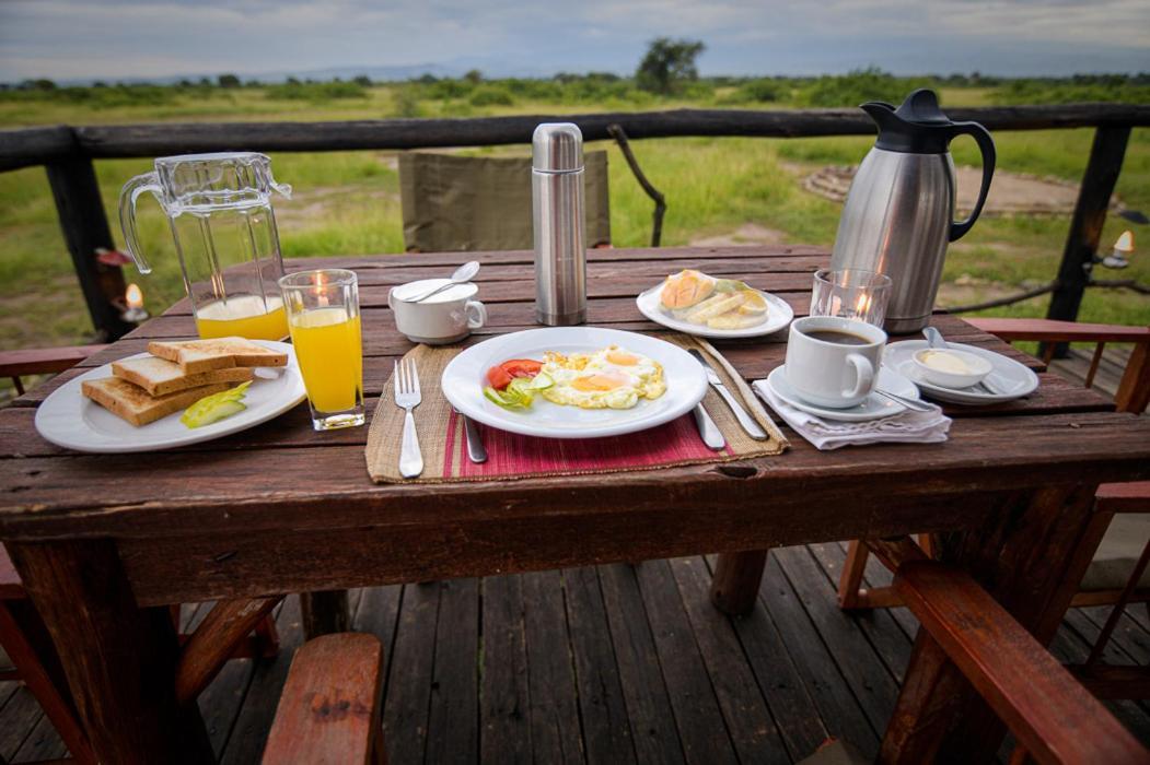 Готель Kazinga Wilderness Safari Camp Касесе Екстер'єр фото